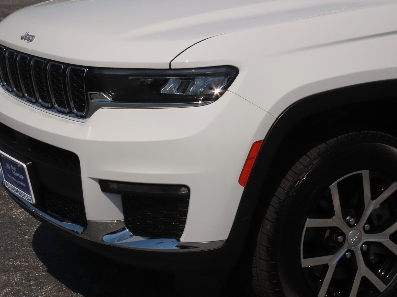 Used 2024 Jeep Grand Cherokee L Limited RWD image 3