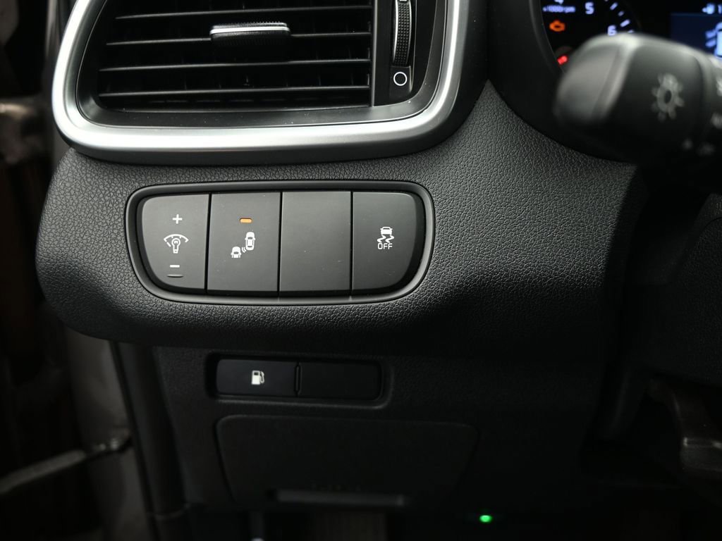 Used 2019 Kia Sorento LX image 39