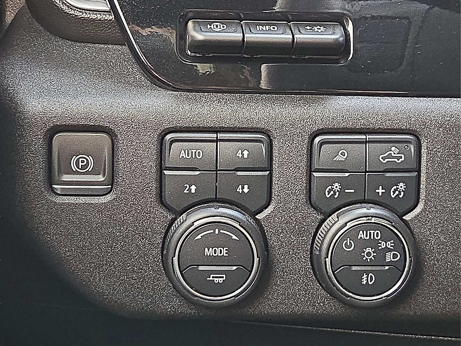 Used 2024 Chevrolet Silverado 2500 High Country w/ High Country Premium Package AWD/4WD image 18