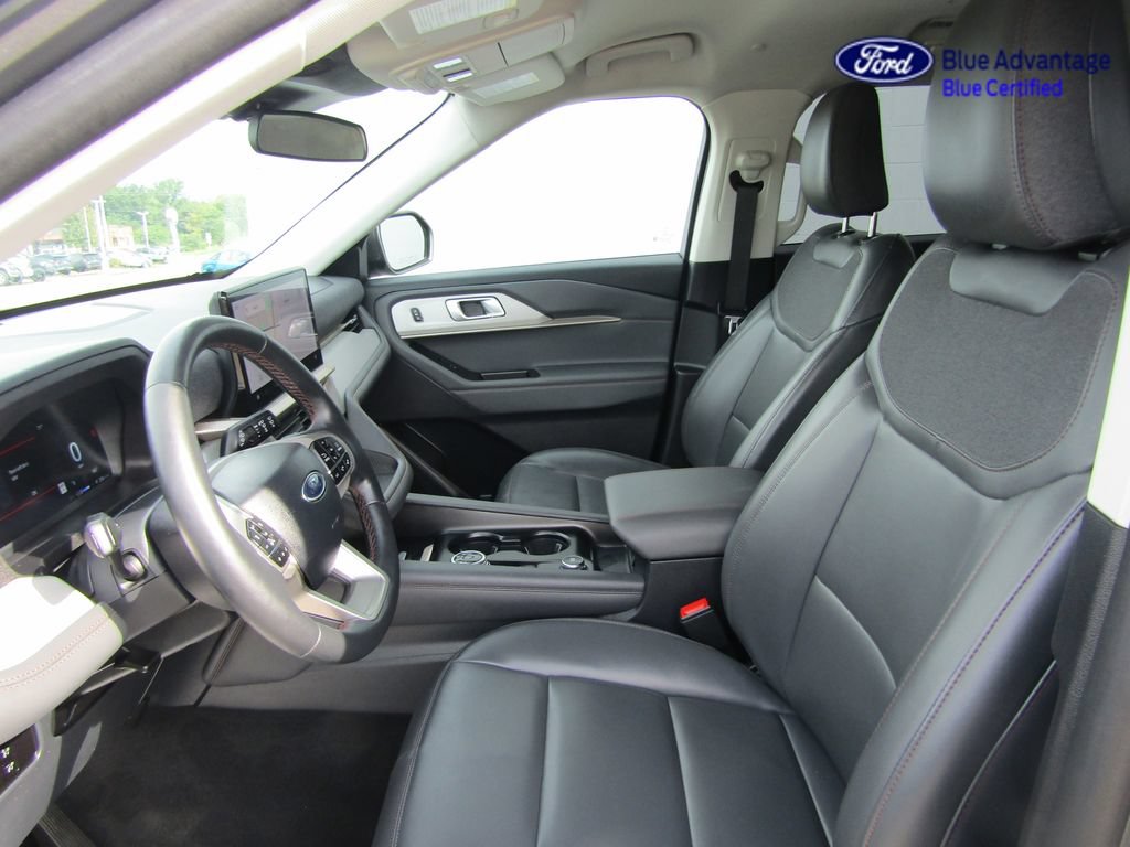 Certified 2025 Ford Explorer Active w/ Active Comfort Package AWD/4WD image 3