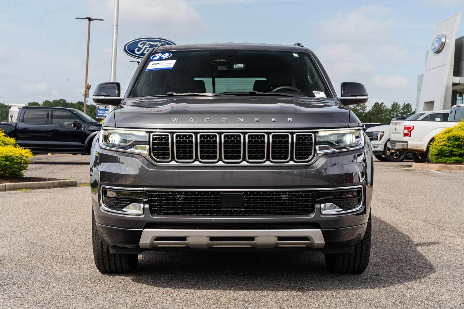 Used 2024 Jeep Wagoneer L Series II w/ Flexible Seating Group AWD/4WD image 2