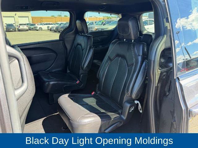 Used 2022 Chrysler Pacifica Touring-L w/ S Appearance Package AWD/4WD image 14