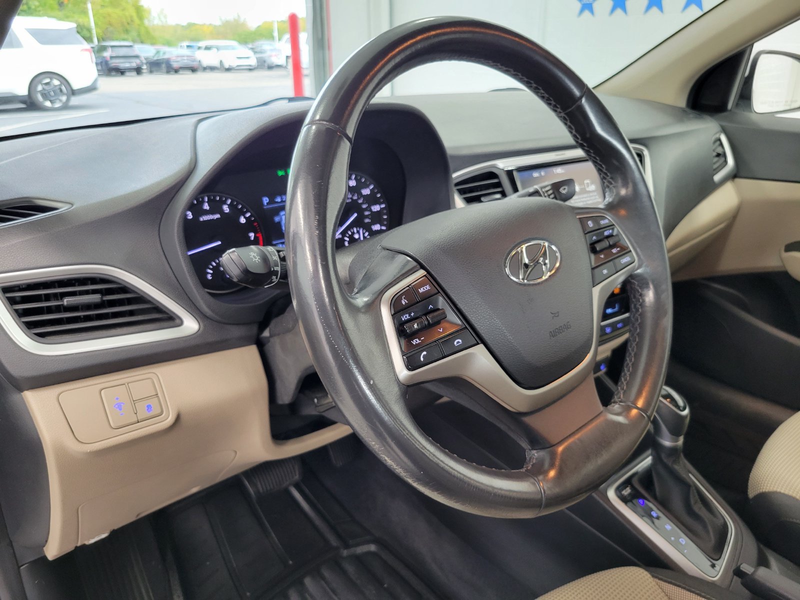 Used 2022 Hyundai Accent Limited FWD image 10