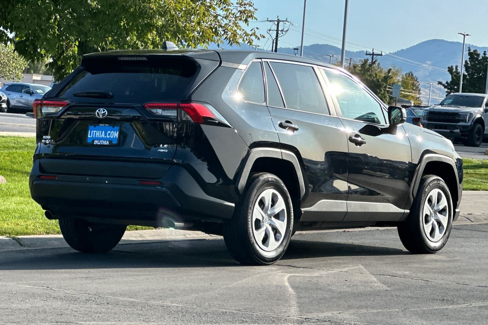 Used 2025 Toyota RAV4 LE AWD/4WD image 2