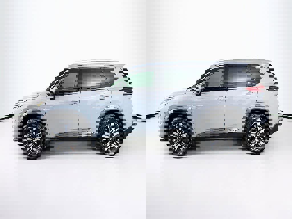 Used 2024 Nissan Rogue SL image 3