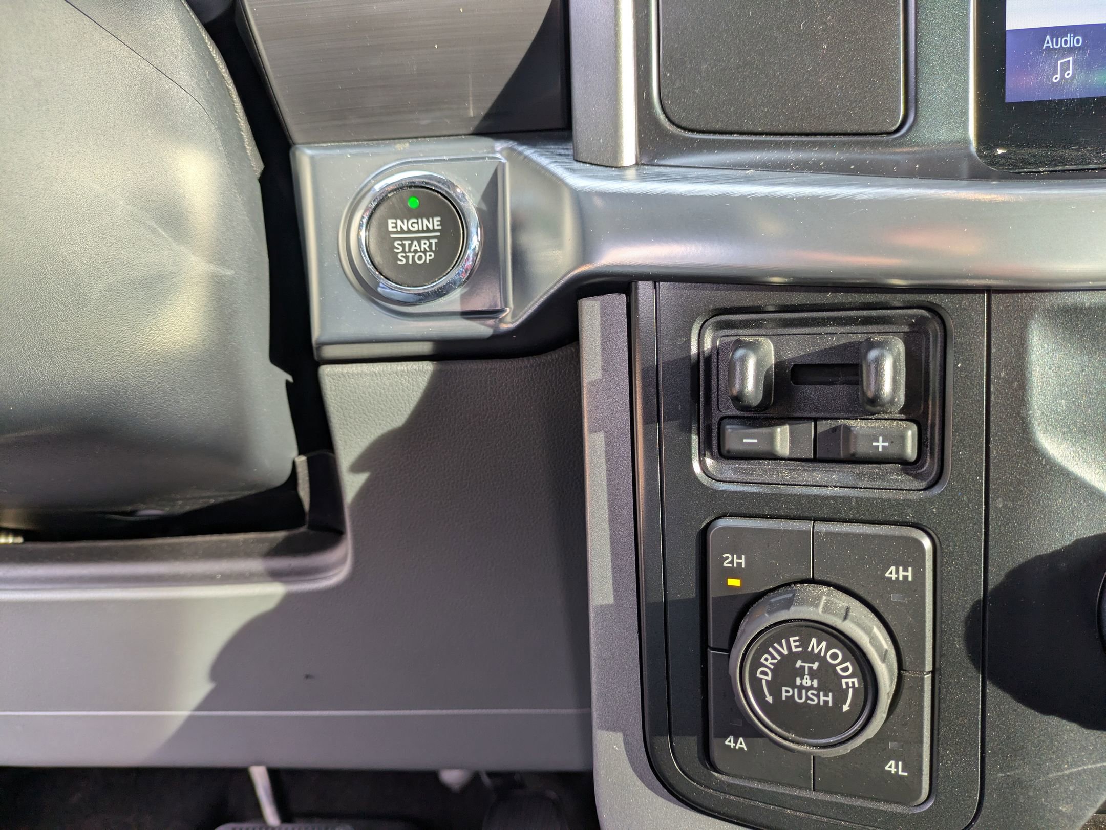 Certified 2022 Ford F150 Lariat w/ Equipment Group 502A High image 26