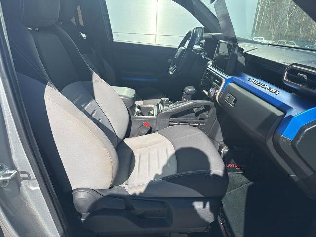 Used 2024 Toyota Tacoma TRD Off-Road image 28