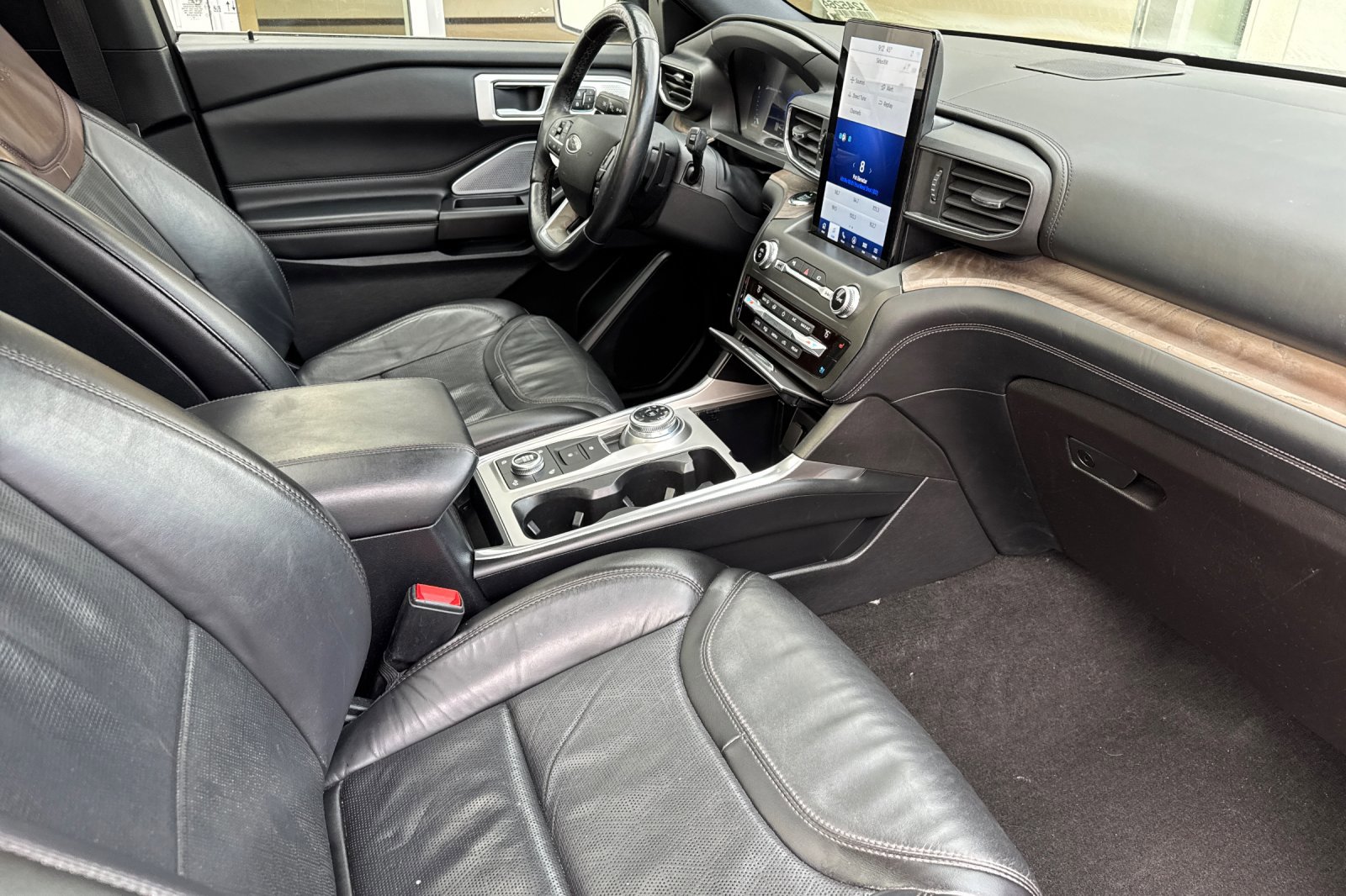 Certified 2020 Ford Explorer Platinum w/ Premium Technology Package AWD/4WD image 17