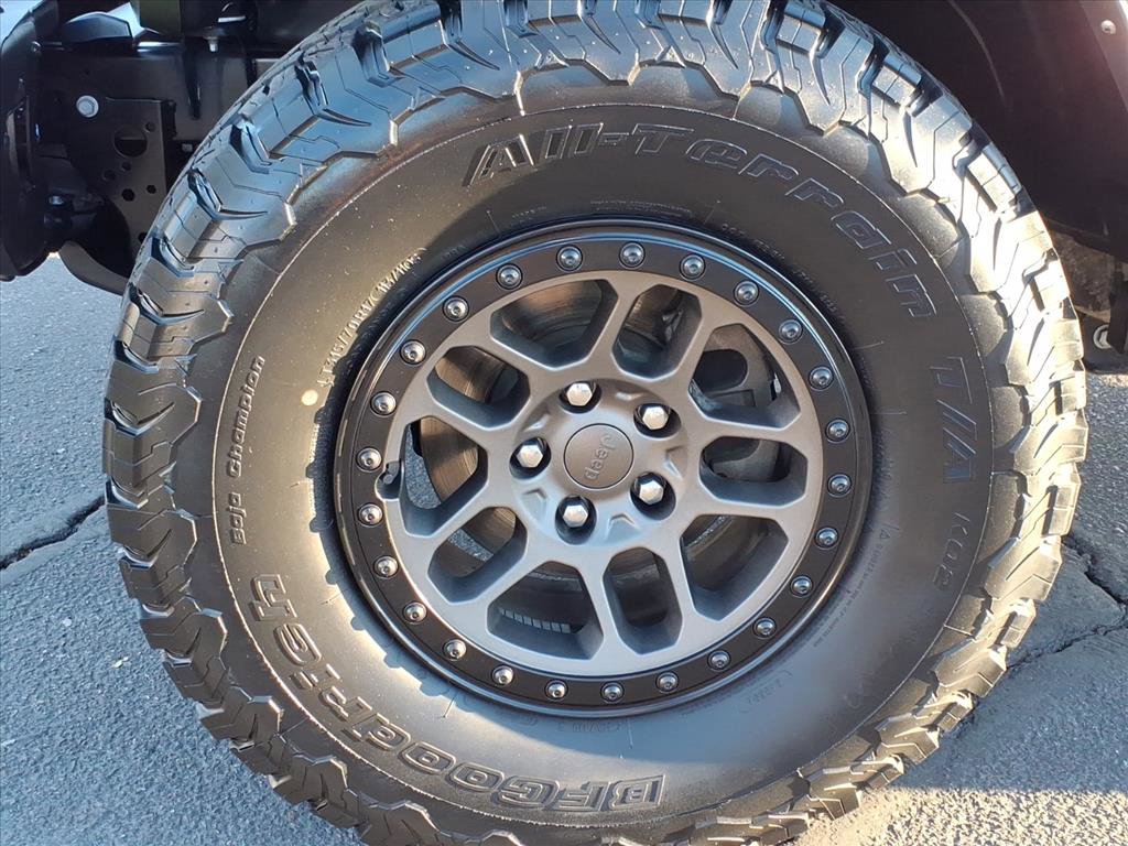 Used 2022 Jeep Wrangler Unlimited Rubicon w/ Xtreme Recon 35" Tire Package image 8