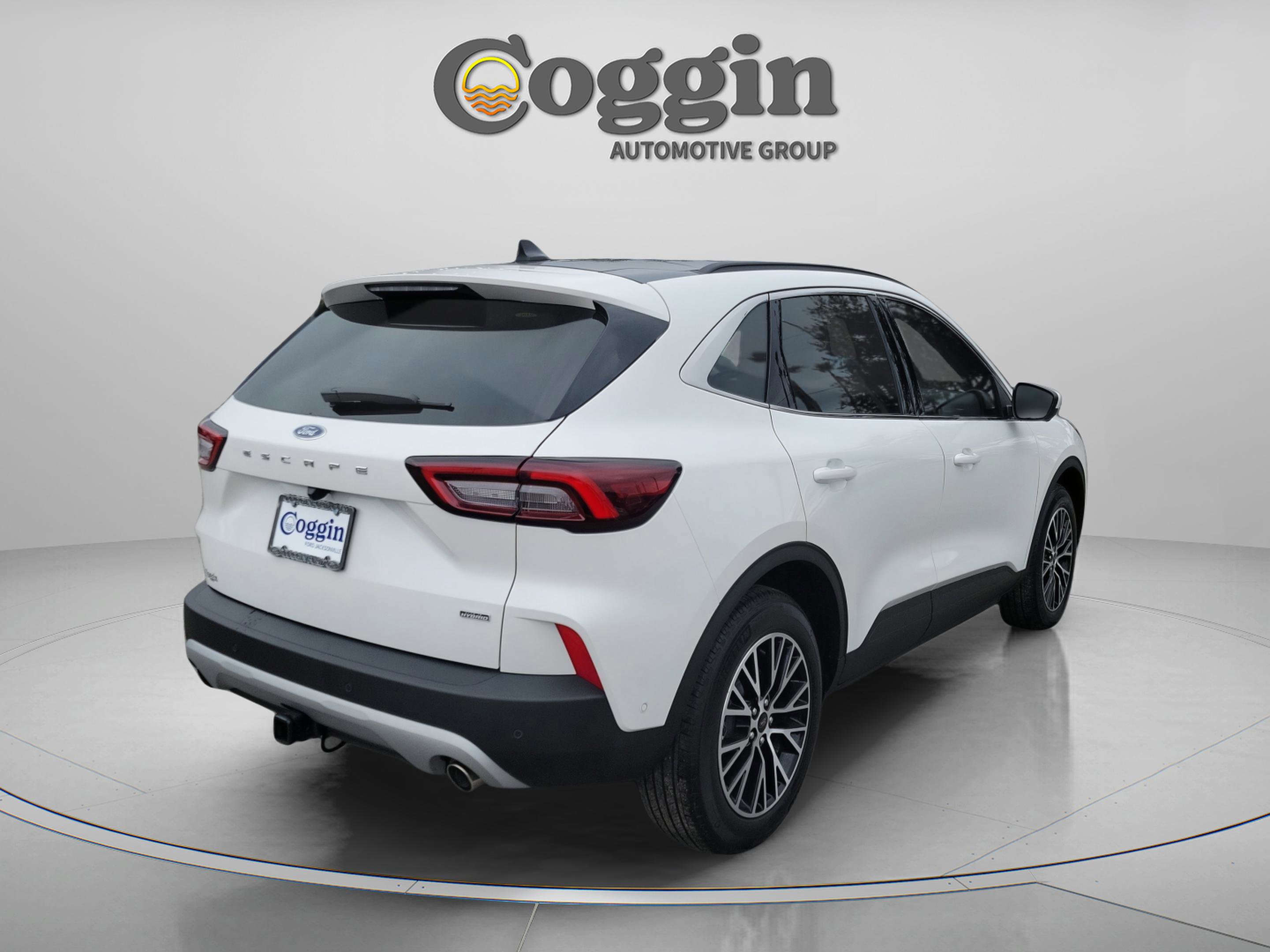 Certified 2024 Ford Escape SE w/ PHEV Premium Package image 3