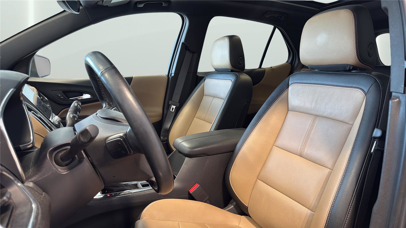 Used 2023 Chevrolet Equinox Premier AWD/4WD image 11