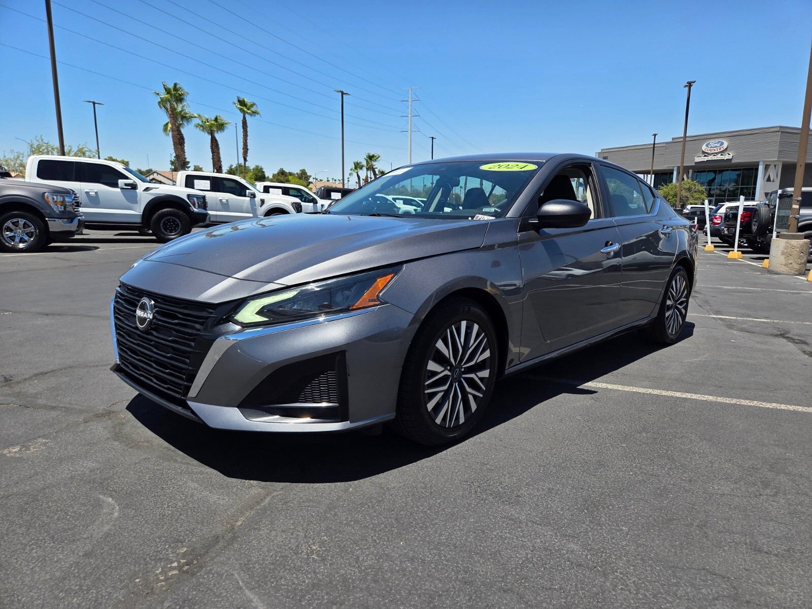 Used 2024 Nissan Altima 2.5 SV FWD image 2