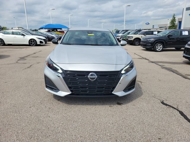 Used 2024 Nissan Altima 2.5 SV FWD image 8