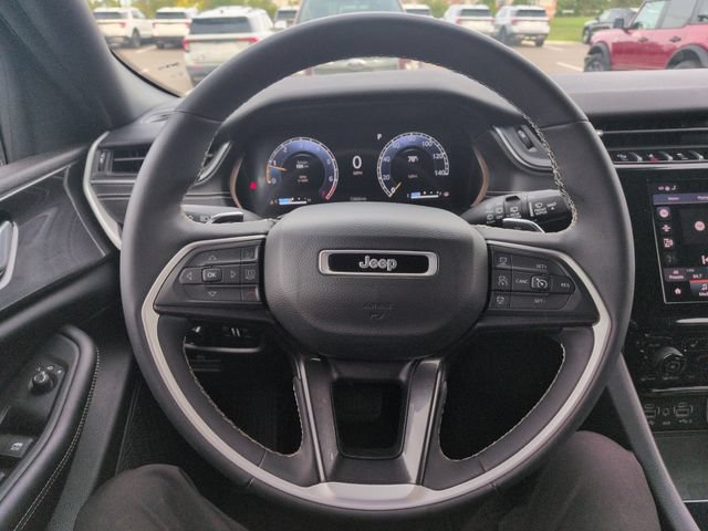 Used 2023 Jeep Grand Cherokee Altitude AWD/4WD image 32