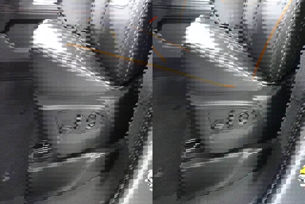 Used 2024 GMC Yukon AT4 w/ Technology Package image 11