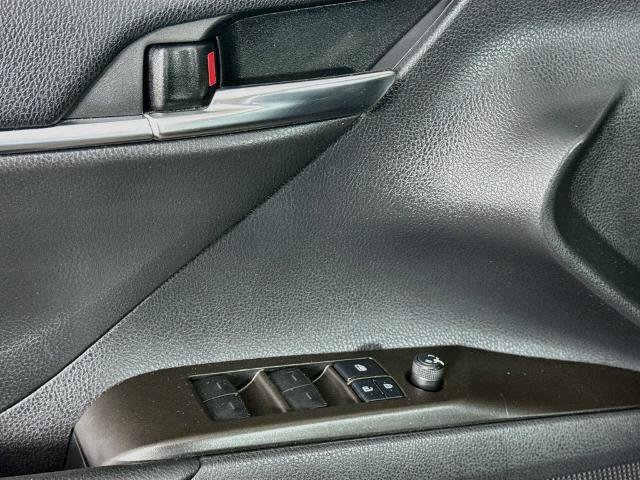 Used 2022 Toyota Camry SE w/ Convenience Package FWD image 18