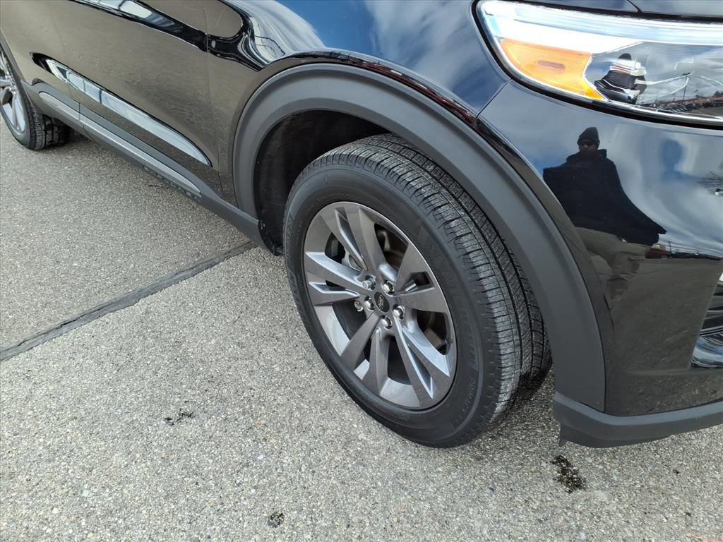 Certified 2023 Ford Explorer XLT w/ Equipment Group 202A image 8