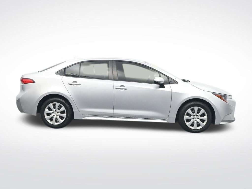 Used 2022 Toyota Corolla LE FWD image 4