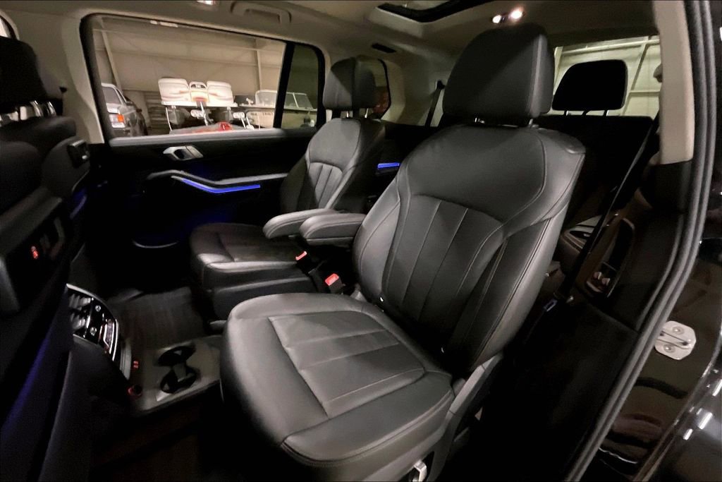 Used 2019 BMW X7 xDrive40i w/ Cold Weather Package image 25