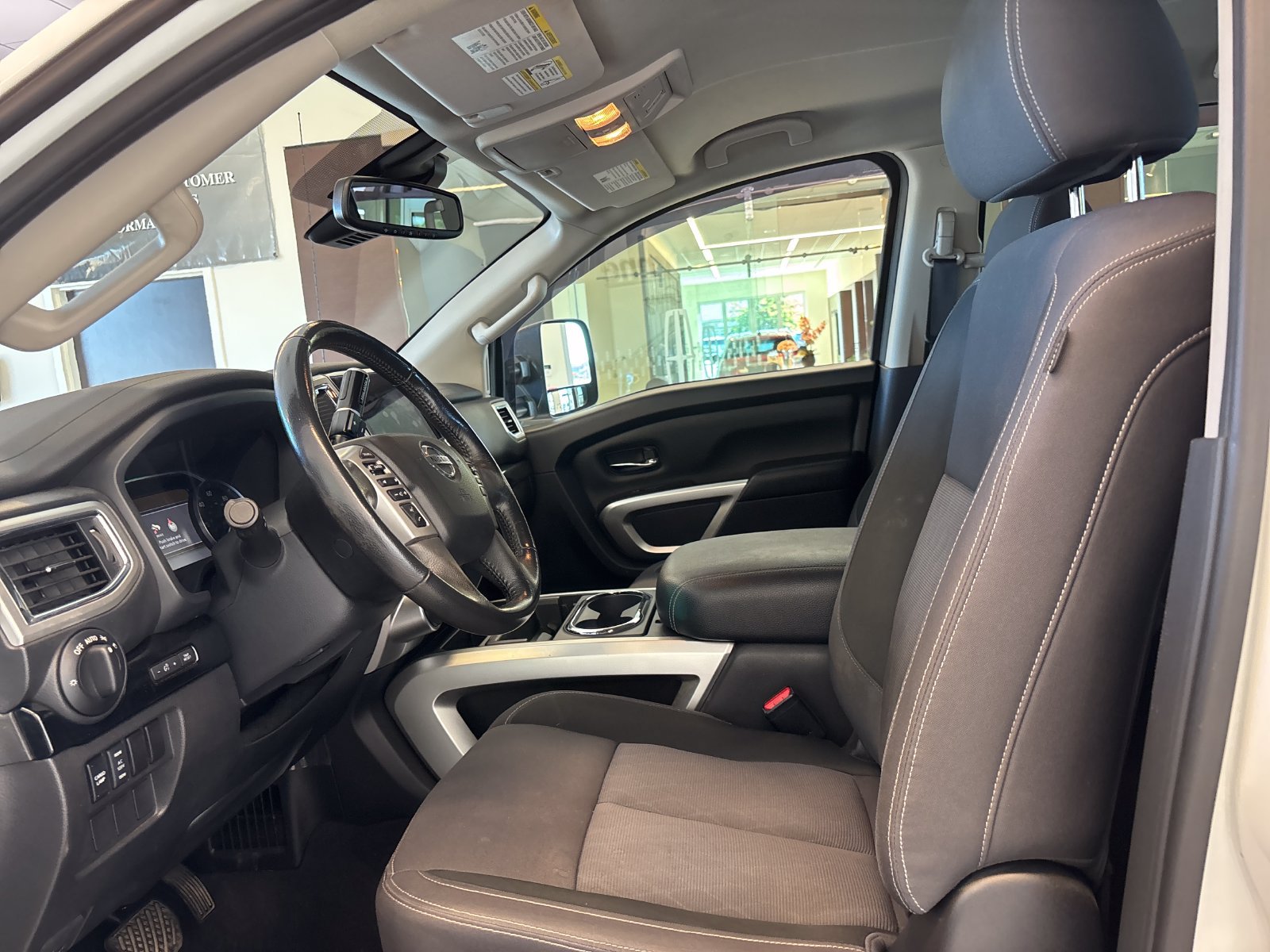 Used 2021 Nissan Titan SV w/ SV Convenience Package AWD/4WD image 12