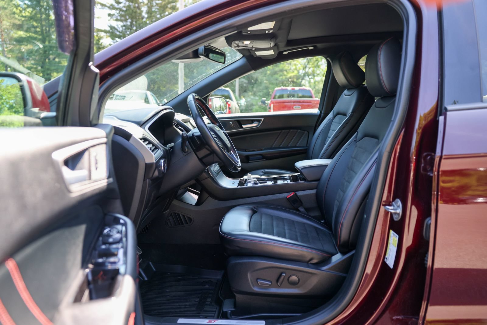 Certified 2020 Ford Edge ST-Line w/ Cold Weather Package AWD/4WD image 16