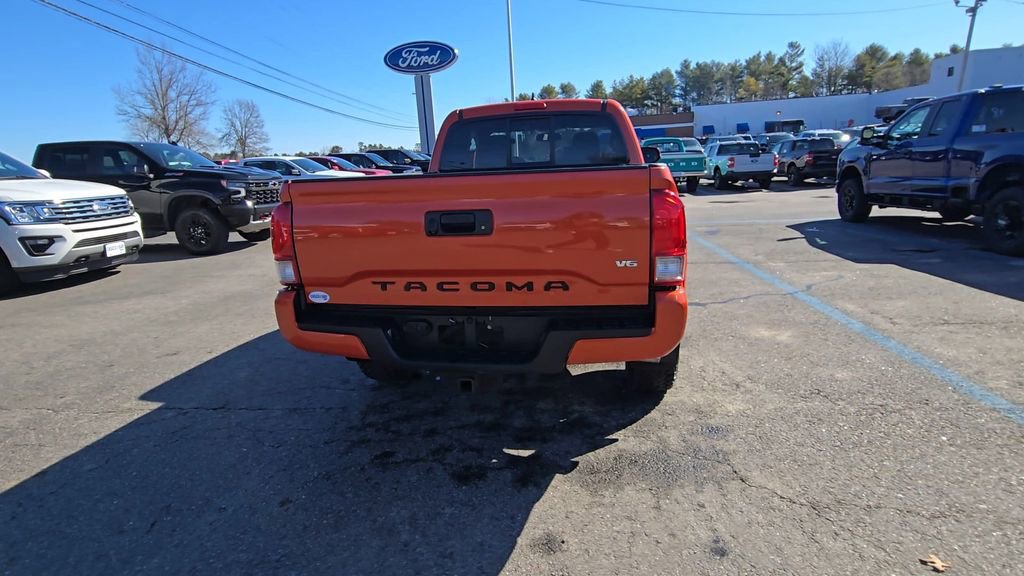 Used 2017 Toyota Tacoma TRD Sport w/ Tow Package (A/T) AWD/4WD image 18