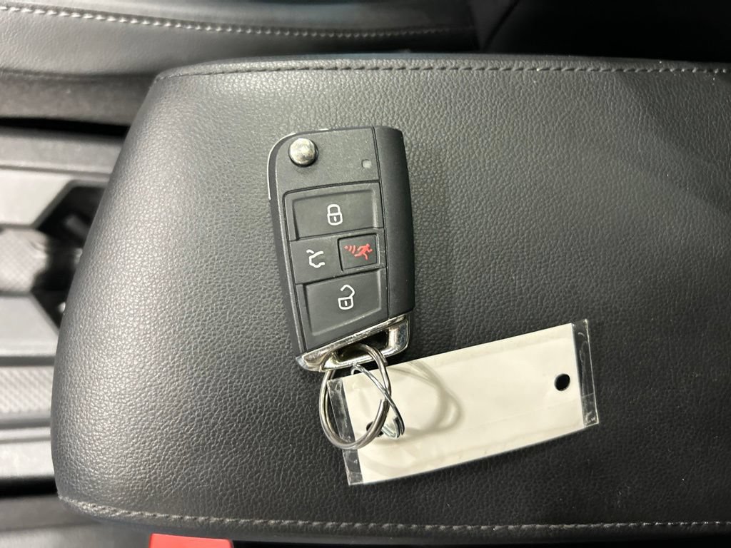 Used 2018 Volkswagen Tiguan SE w/ Panoramic Sunroof Package FWD image 24