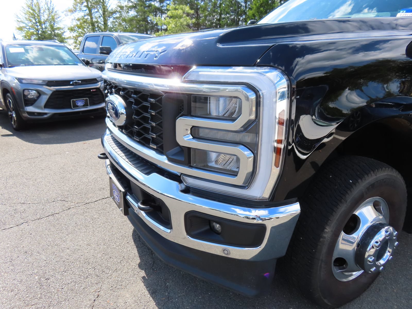 Certified 2025 Ford F350 Lariat w/ Lariat Ultimate Package AWD/4WD image 8