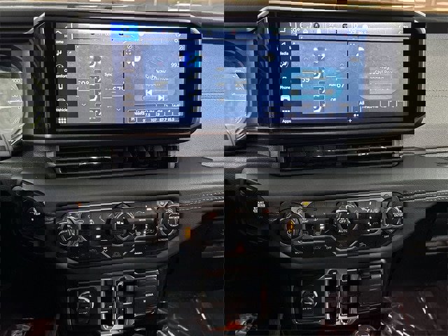 Used 2024 Jeep Wrangler Unlimited Sahara image 10