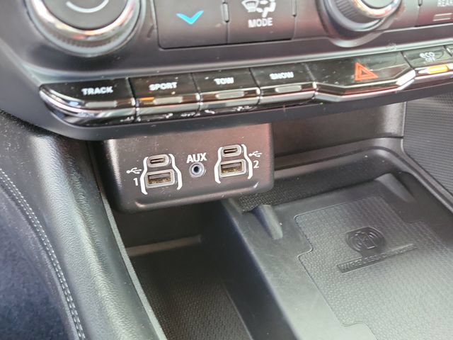 Used 2022 Dodge Durango R/T w/ Tow 'N Go Package AWD/4WD image 29