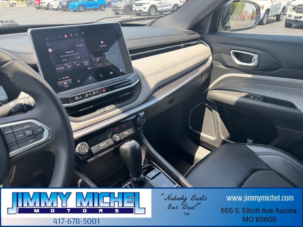 Used 2024 Jeep Compass Latitude AWD/4WD image 14