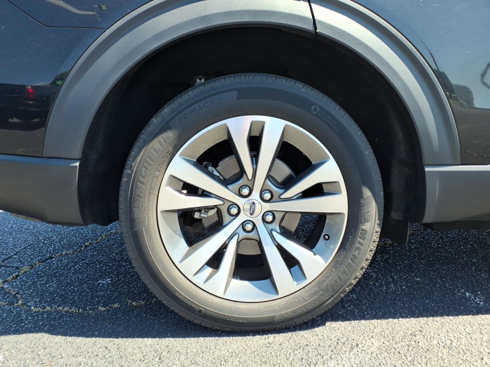Certified 2020 Ford Explorer Platinum w/ Premium Technology Package AWD/4WD image 9