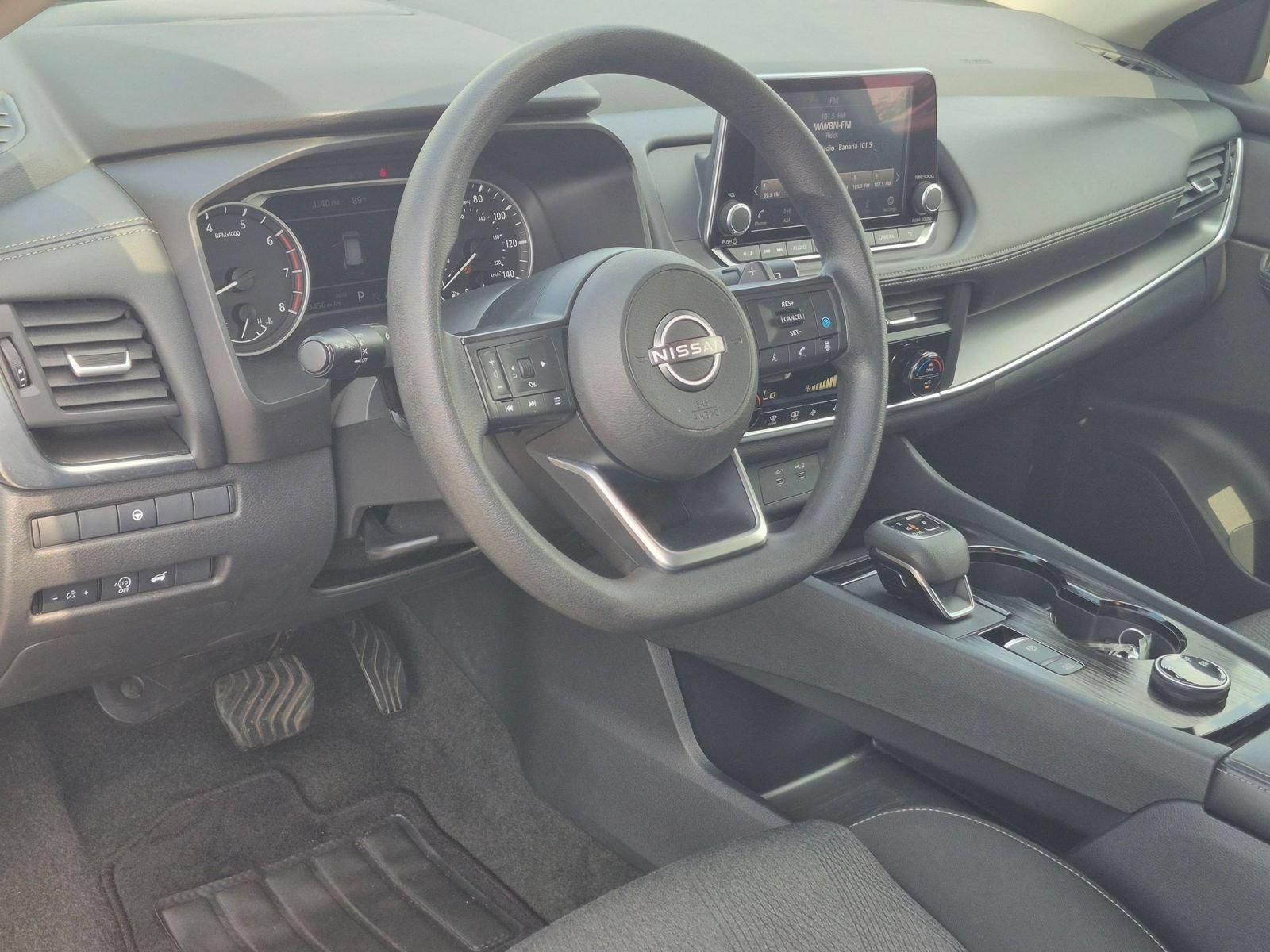 Used 2024 Nissan Rogue SV AWD/4WD image 11