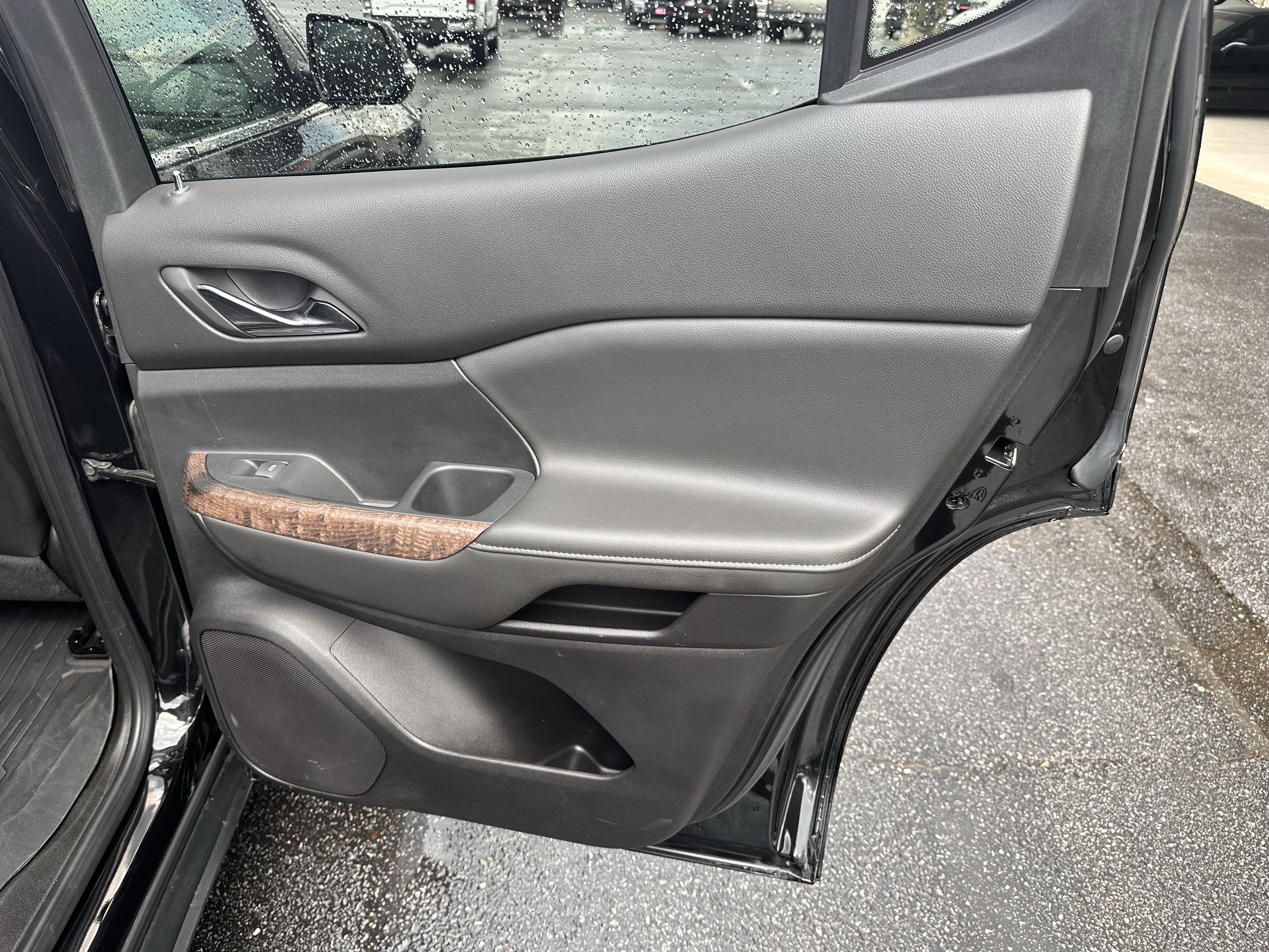 Used 2023 GMC Acadia Denali w/ Black Diamond Edition AWD/4WD image 15