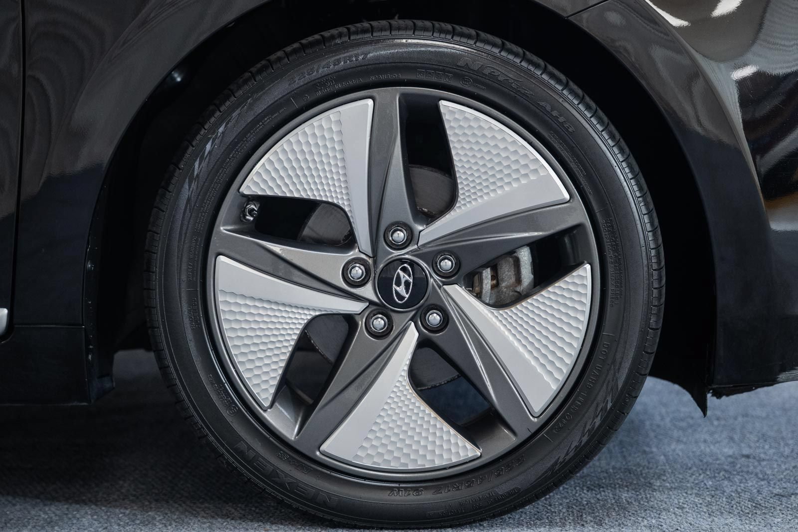 Used 2020 Hyundai Ioniq Limited FWD image 21