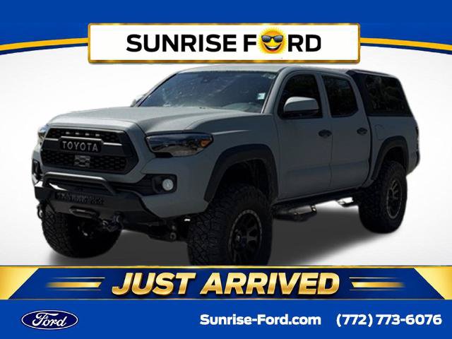 Used 2018 Toyota Tacoma SR5 AWD/4WD image 1