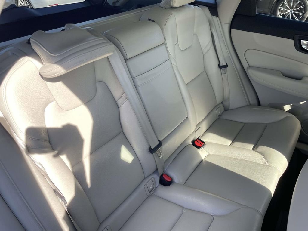Used 2020 Volvo XC60 T5 Inscription image 21
