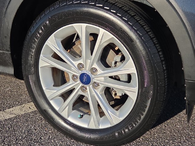 Certified 2018 Ford Escape SE w/ SE Sync 3 Package FWD image 31