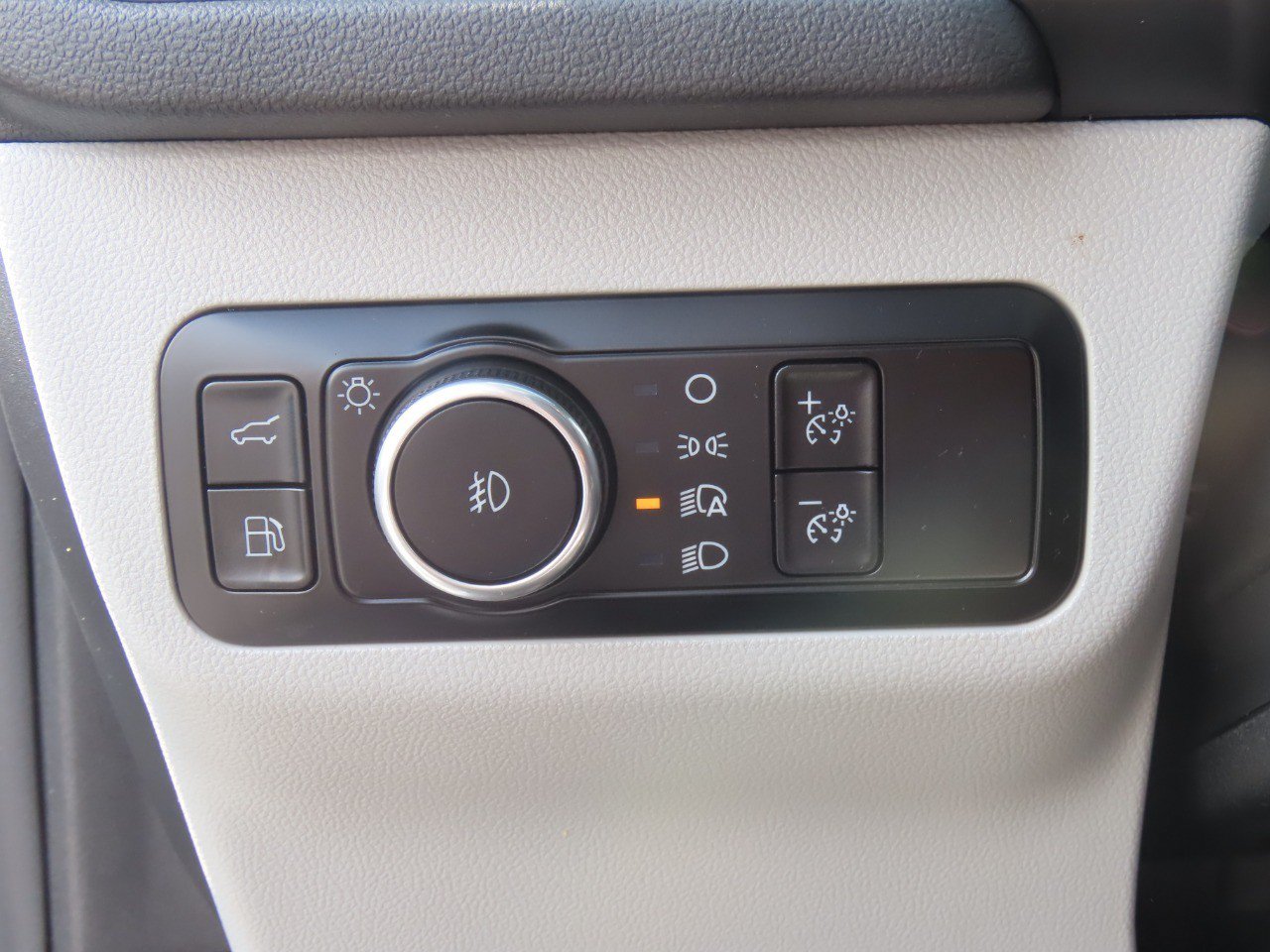 Certified 2025 Ford Escape SE FWD image 27