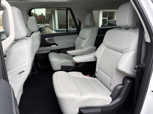 Certified 2025 Ford Expedition Max Platinum w/ Driver's Package AWD/4WD image 18