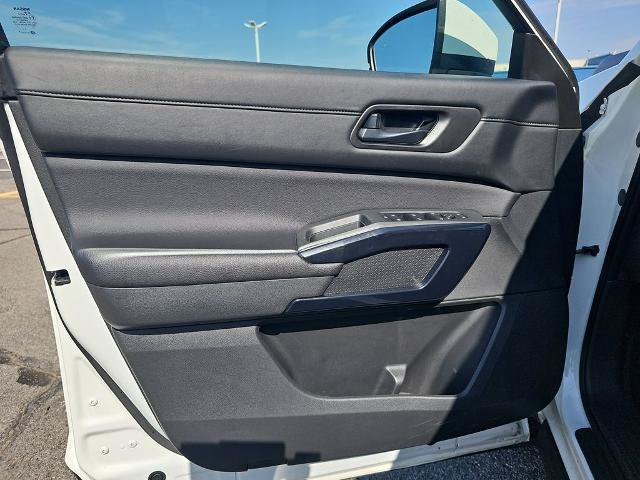 Used 2025 Nissan Pathfinder SV AWD/4WD image 25