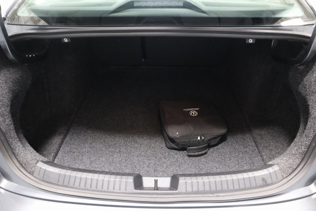 Used 2021 Volkswagen Jetta SE w/ SE Cold Weather Package image 16