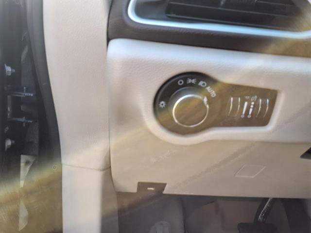 Used 2021 Chrysler Voyager Lxi image 14