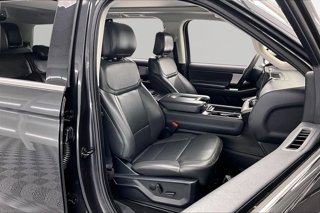 Certified 2025 Ford Expedition Active AWD/4WD image 7