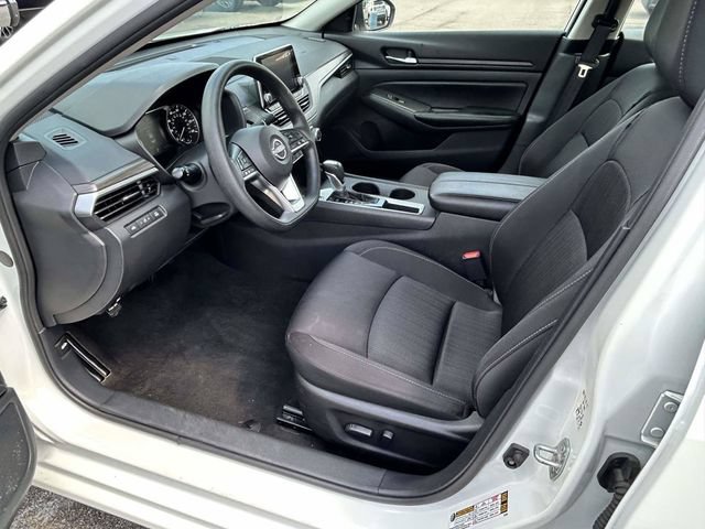 Used 2025 Nissan Altima 2.5 SV FWD image 14