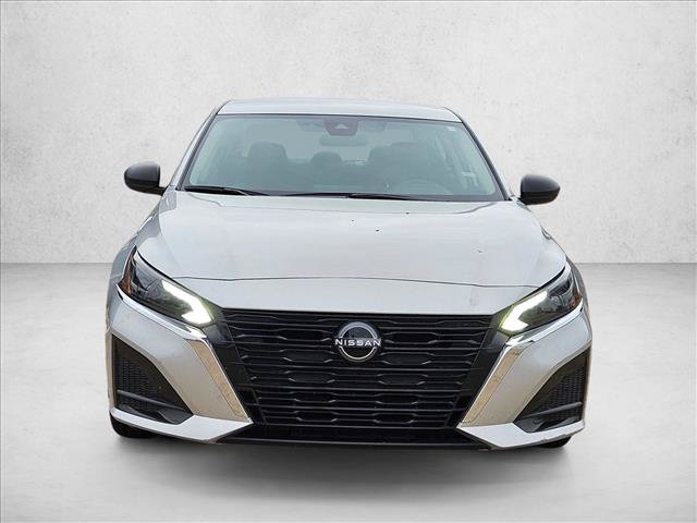 Used 2025 Nissan Altima 2.5 SV FWD image 2