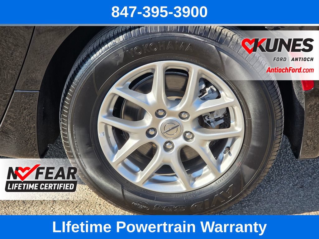 Used 2024 Chrysler Pacifica Touring-L FWD image 11