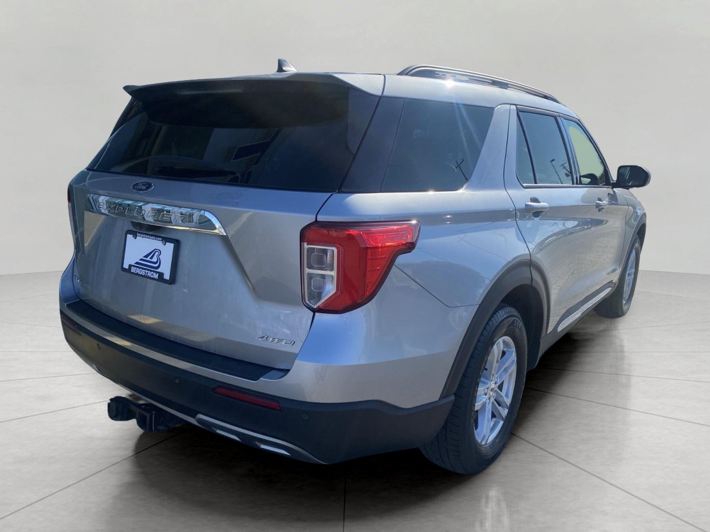 Certified 2023 Ford Explorer XLT w/ Equipment Group 202A AWD/4WD image 10