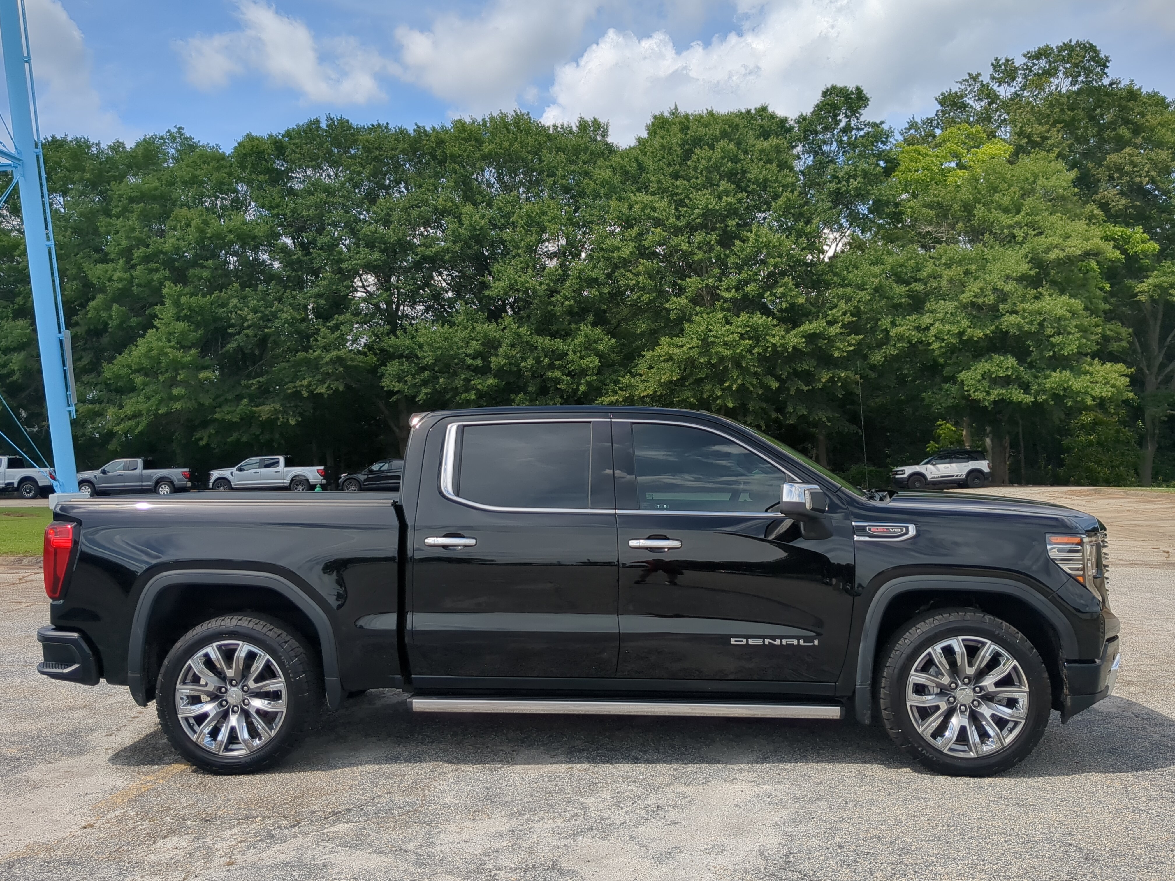 Used 2022 GMC Sierra 1500 Denali w/ Denali Reserve Package AWD/4WD video 2