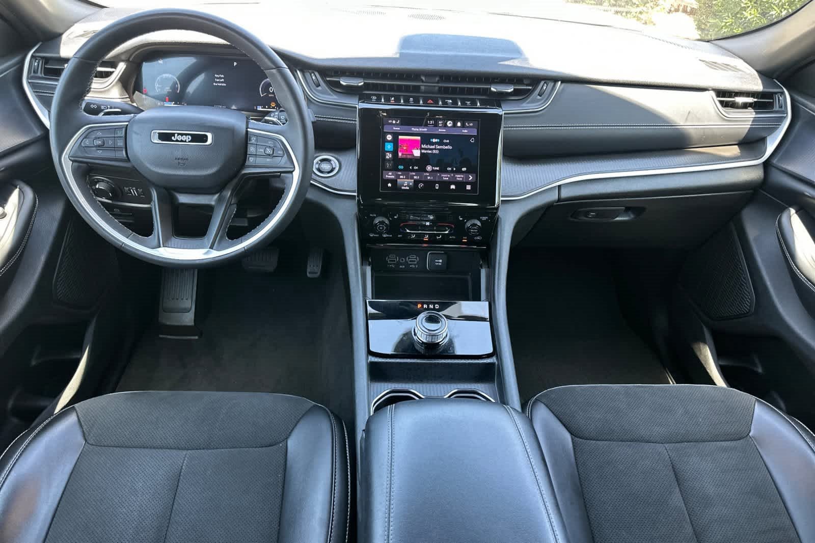 Used 2023 Jeep Grand Cherokee Altitude image 9